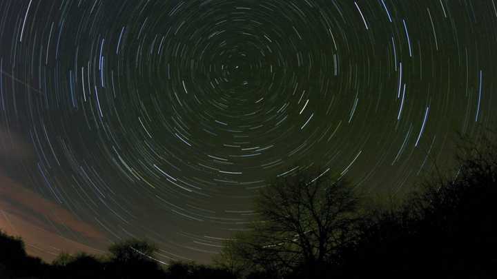 Star Trails around Polaris - Approx 1.5 hours exposure time. Star Trails around Polaris - Approx 1.5 hours exposure time.